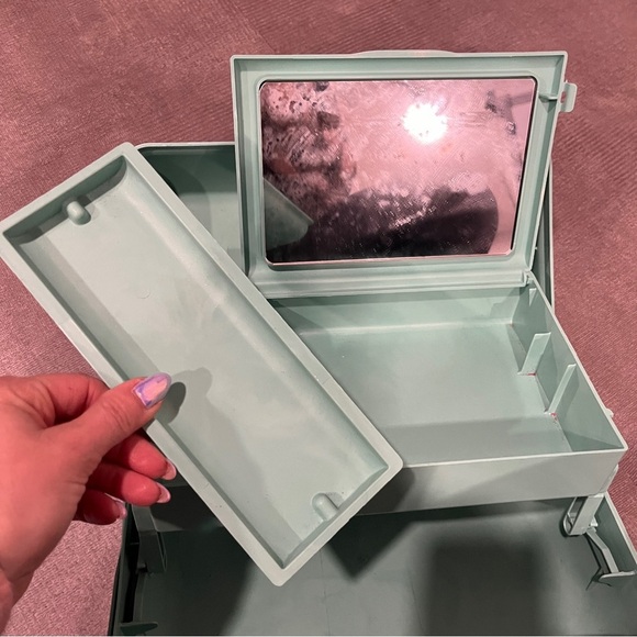 Caboodles Mint Green Carrying Makeup Case with Handle - Picture 6 of 7
